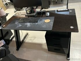 Skleněné kancelářské stoly