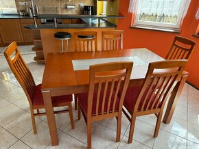 Jídelní stůl plus šest židli