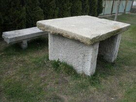 VELKÝ starý kamenný stůl a kamenná lavice