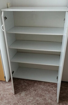 Komoda se 4 policemi IKEA