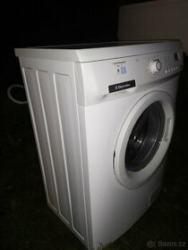 Pračka Electrolux málo používaná v dobrém stavu. Můžu dovézt