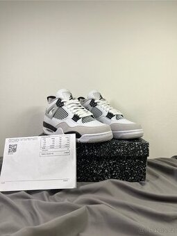 Air Jordan 4 Military