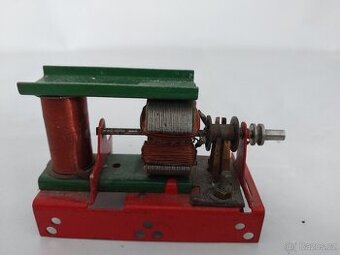 bateriový el.motorek retro