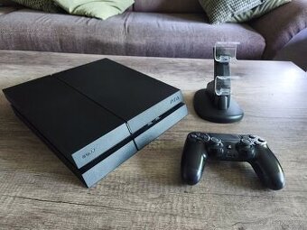 PlayStation 4 1TB + Dualshock + stojan