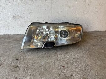 Superb 1 levý xenon