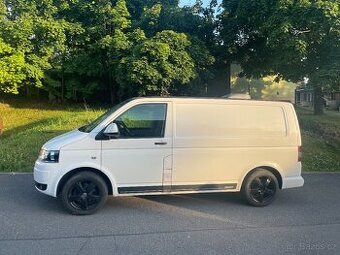VW T5 2.0TDI 132kW r.v.: 2014 edice 25 s vestavbou