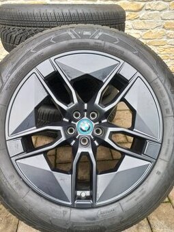 BMW iX zimní 20 Styling 1002 Goodyear 235 60 DOT2922 8mm