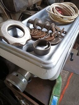 Pila na kosti, vlček - mlýnek na maso