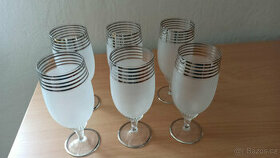prodám větší sklenice na víno pískované s ozdobou - 6 ks