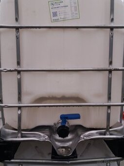 700  litrová   IBC nádrž