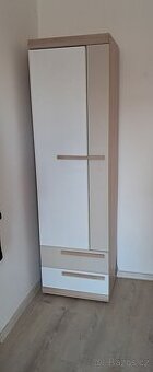 Skříň š55xv195xh40