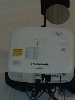 Soustava videomapping,projektor, konzole, server