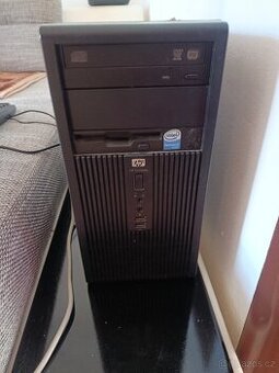 Slušná kompletní počítačová sestava