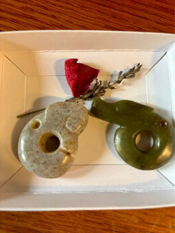 Starožitný amulet, talisman vyrobený z nefritu - drak, draci