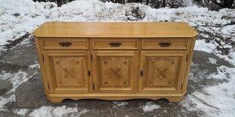 Rustikální masivní komoda