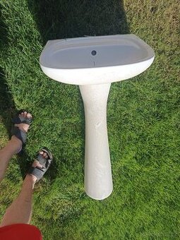 Umyvadlo s nohou za 350kč