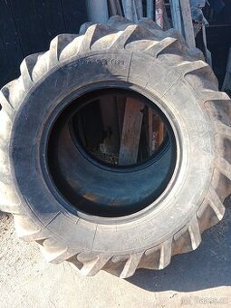 Prodám traktorové pneu 16,9 - 25, 2cm vzorku