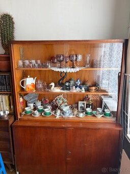 Retro skříňka s vitrínou, 50. léta