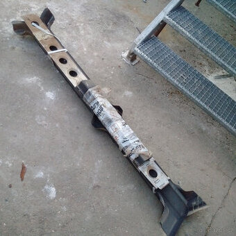 Prahy a výztuhy prahů Škoda 120