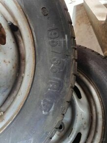 Prodám 2 ks plechových disků Ford Transit 2005, včetně pneu