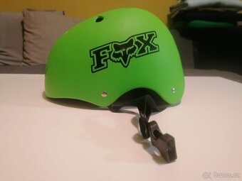 helma zn Kawasaki (samolepky FOX), na skate, street..