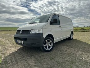 VW T5 se spací vestavbou