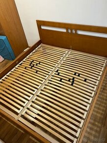 Manželská postel s rošty