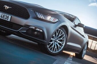 Ford Mustang: pronájem bez limitu kilometrů