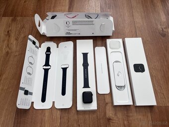Apple Watch SE (2022) 44mm, Space Gray