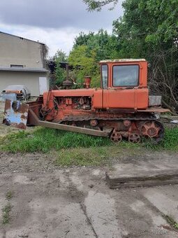 Buldozer, pásový traktor DT 75