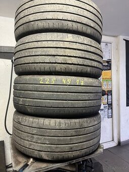 225/45/17 Goodyear letni