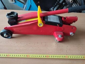 Hydraulický pojízdný hever 2t