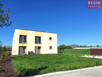 Pronájem bytové jednotky 2+kk, 57,5 m2 v rodinném domě v Náv