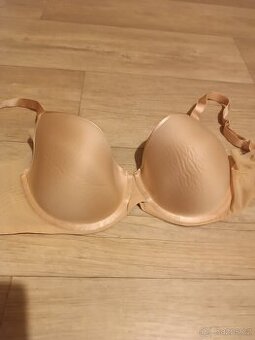 Vyhlazujicí podprsenka - 1