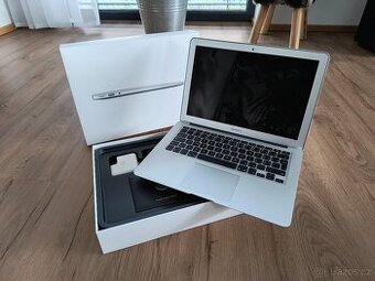 Macbook Air 2017  13" jako nový, zánovní baterie