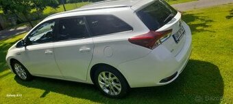Toyota Auris Hybrid
