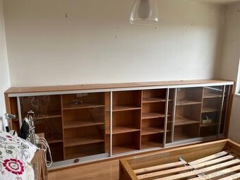 Prodej vestavěné skříně/knihovny