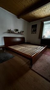 manželská postel