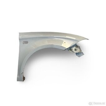 Pravý blatník bíla LB9A Seat Altea XL Stylance r.v. 2013