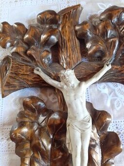 Starožitný  dřevěný  kříž  vyřezávany, kříž  100 let  starý