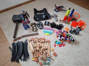 Prodám set hraček
