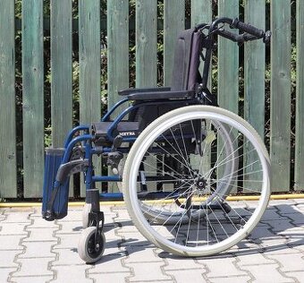 051-Mechanický invalidní vozík Meyra.