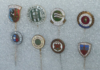 Staré fotbalové odznaky kopaná