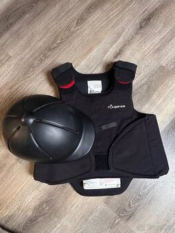 Jezdecká vesta Fouganza + helma TCM – dětský komplet (700 Kč