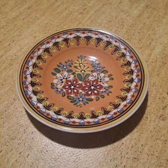 keramický talíř na zeď