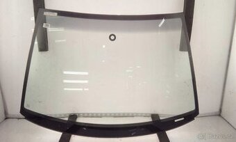 VW Polo čelní sklo