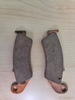 Brzdové destičky přední na Honda CR 250 R