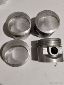 prodám sadu nových pístu na škoda 130
