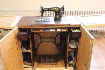Starožitný šicí stroj
