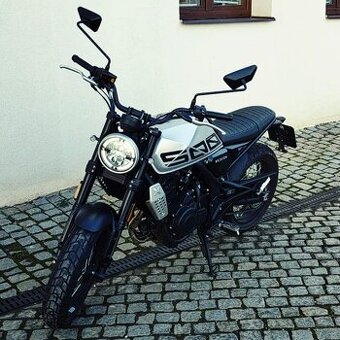 Brixton Crossfire 500 X – stříbrná - Předváděcí motocykl